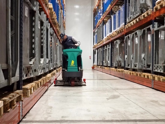 Professional cleaning of warehouses: F.lli Sabbini chooses Eureka industrial sweepers and scrubber-dryers