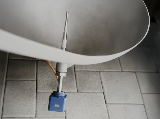 RFnivo® 3000 mounted at the bottom of the silo as empty detector