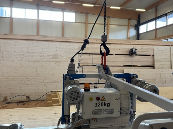 Plug connection vacuum lifter