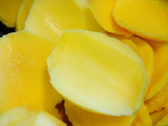 Destoned mango halves