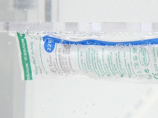 The natural breathability of Tyvek may generate bubbles that do not correspond to a leak