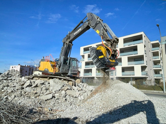 Crusher Bucket BF120.4 with iron separator