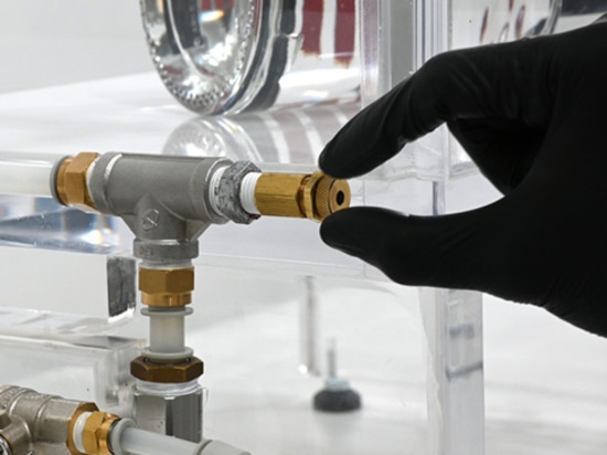 Vacuum level is adjusted using a manual valve,