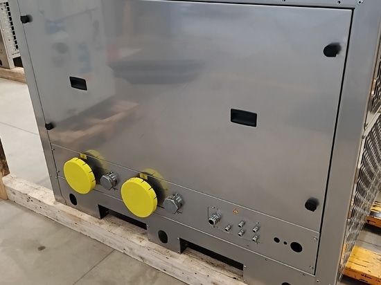 Electric and hydraulic connections on a RFI 750 chiller
