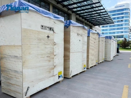 Verpackte, verlagerte und abgedeckte C-GIS für Osteuropa bereit.