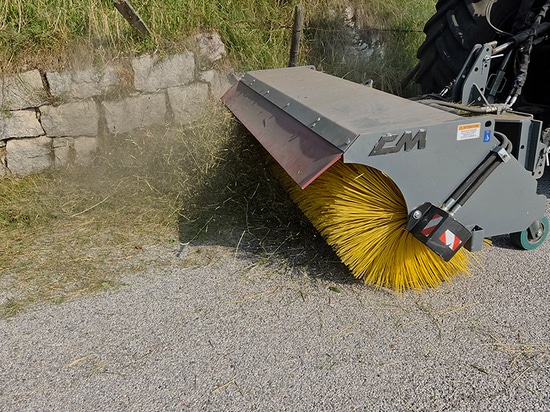 Post-mowing cleaning: why it matters for the safety of municipal roads