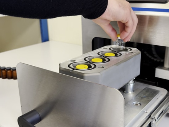 The TSC 500 detects leaks through vacuum decay or pressure decay, using differential measurement with sensitivity at the pascal level
