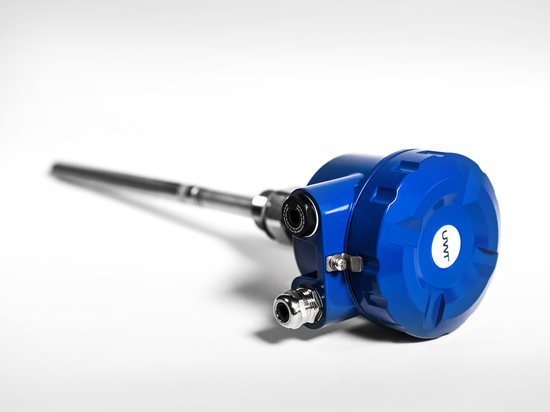 RF 8200 in robust rod design with PFA-coated stainless steel probe for maximum resistance to sulfuric acid