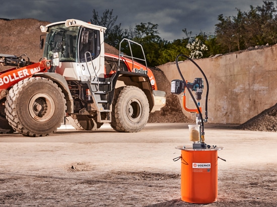 WOERNER Power Fill Pro – Filling centralized lubrication systems and pumping lubricants with a cordless screwdriver
