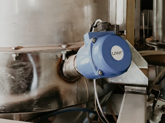 VN 4020 vibrating level switch for tight installation conditions
