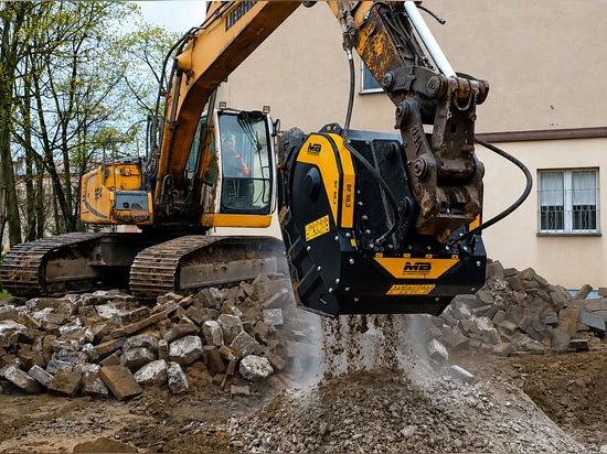 MB Crusher BF80.3 crusher bucket.