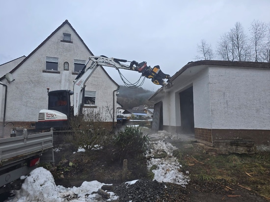MB Crusher MB-P380 demolition pulverizer