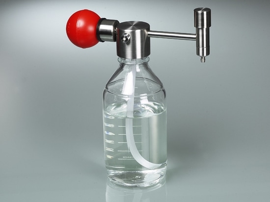 Mini solvent pump: Compact and versatile – for the precise dispensing of solvents from small containers (Bürkle GmbH)