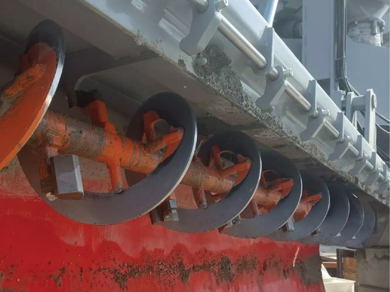 Continuous mixing plant