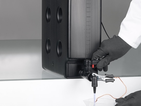 StopCock PA: Electrically conductive drain cock for solvent filling (Bürkle GmbH)