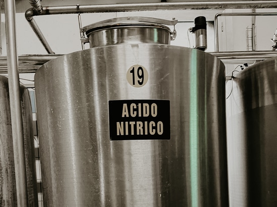 Stainless steel tank for the safe storage of nitric acid