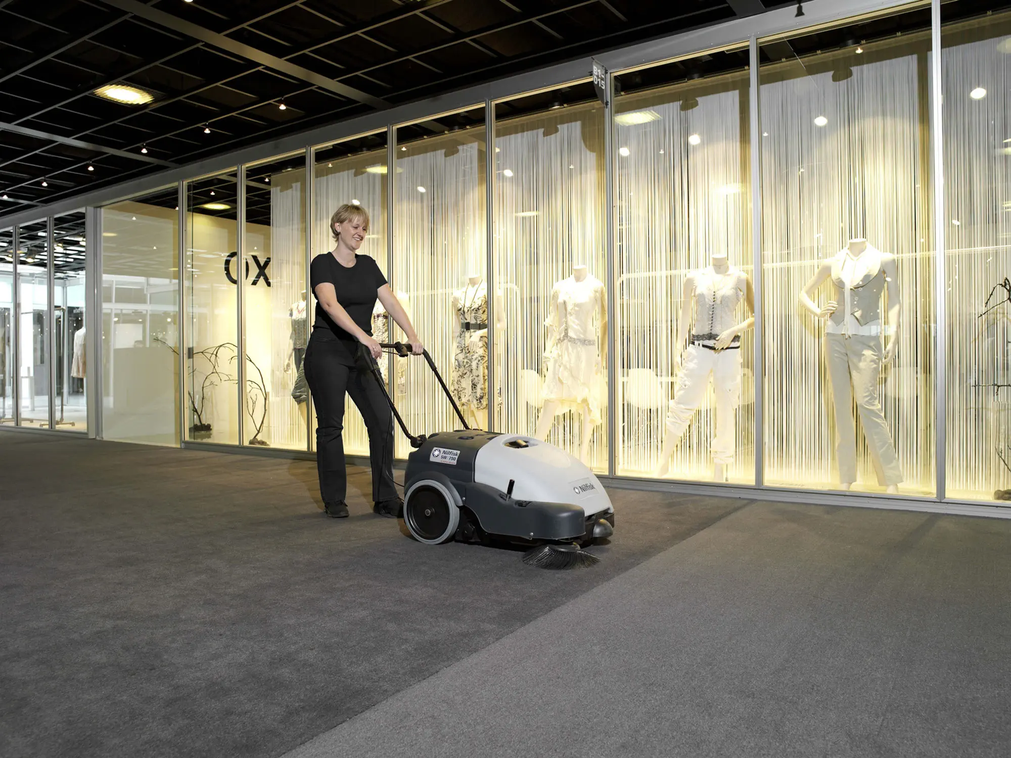 手押しタイプスイーパー - SW750 - Nilfisk/ニルフィスク - バッテリ