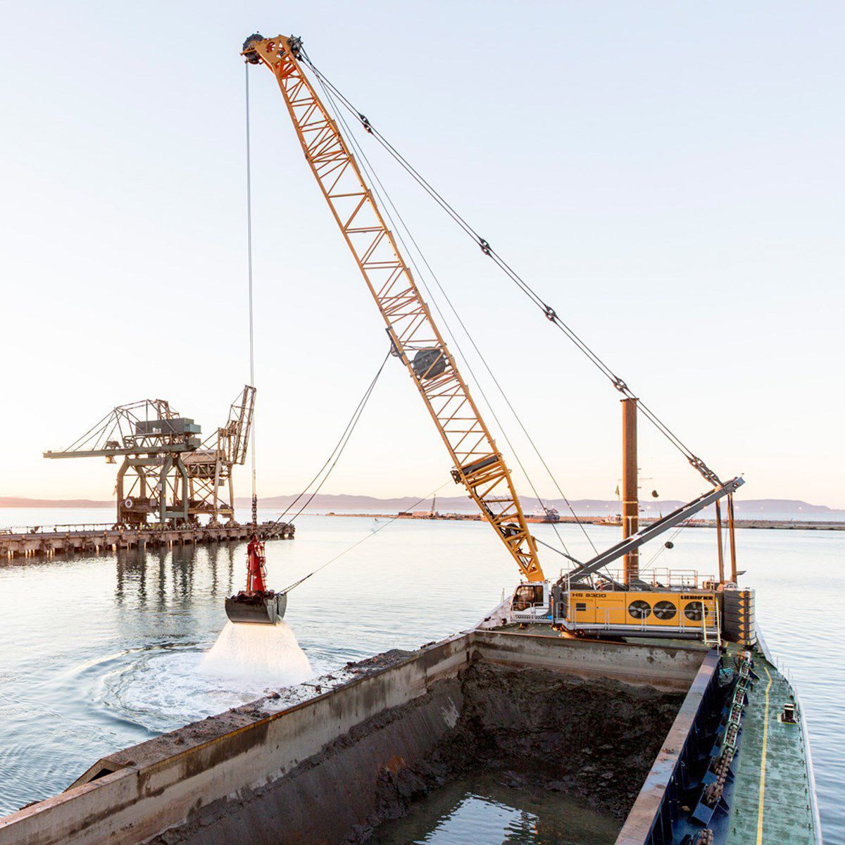 クローラー式クレーン - HS 8300 - Liebherr Excavators - ブーム