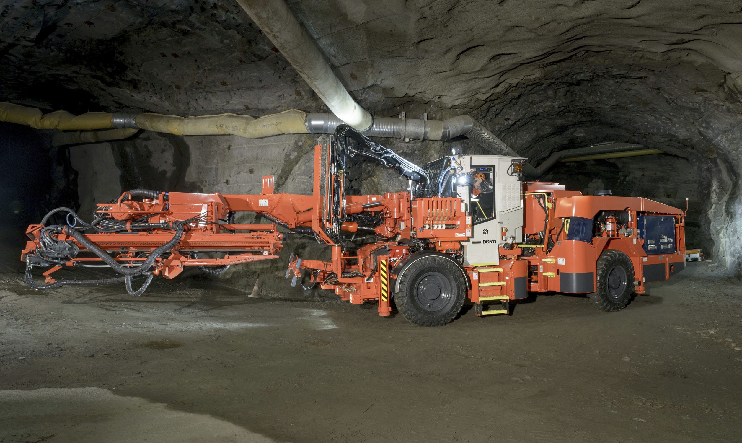 トンネル強化用掘削装置 - DS511 - Sandvik Mining and Rock