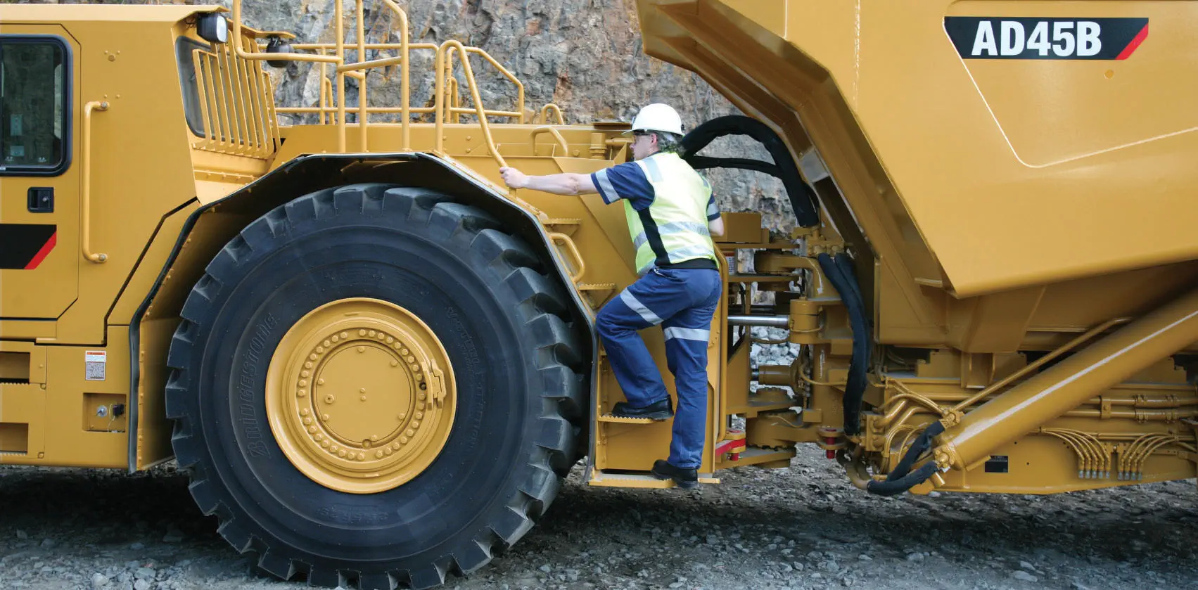 CAT AD60 アンダーグラウンドアーティキュレートトラック Cat AD60 Underground Mining Trucks | Caterpillar