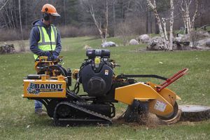 クローラー式切り株堀機