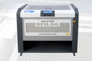 CO2 レーザー切断機