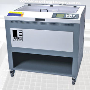 CO2 レーザー切断機
