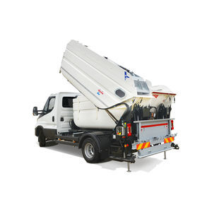 側面投入式ゴミ収集車