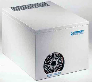 屋上電気キャビネット用エアコン