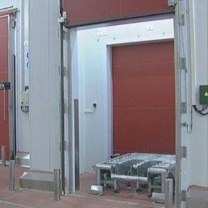 垂直スライド式ドア
