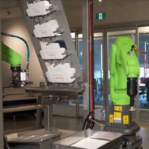 ロボット式箱詰め機