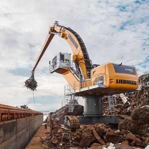 クロ，ラ，式資材運搬用ショベル