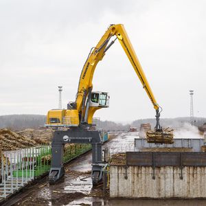 クロ，ラ，式資材運搬用ショベル