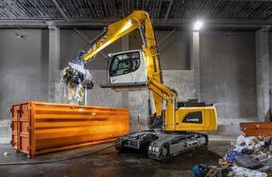 クローラー式資材運搬用ショベル