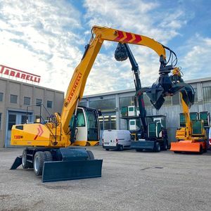 タイヤ式資材運搬用ショベル