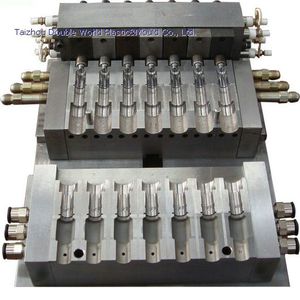 マルチキャビティ射出ブロー成形機