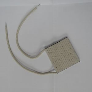 フラット発熱体
