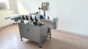 自動ラベル自動貼付機