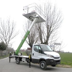 トラックへの取り付け可能伸縮ブーム型高所作業車 1