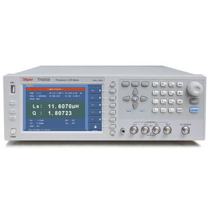 ベンチトップ型LCRメータ