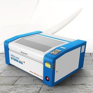 CO2 レーザー彫刻機 1