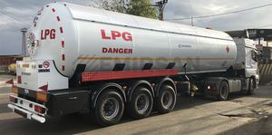 タンクセミ トレーラー