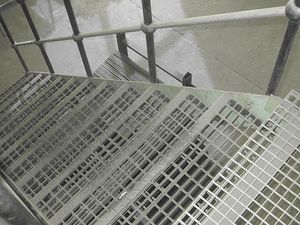 亜鉛めっき鋼はしご