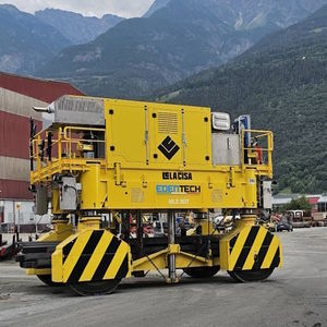 製鋼所用ストラッドル キャリア
