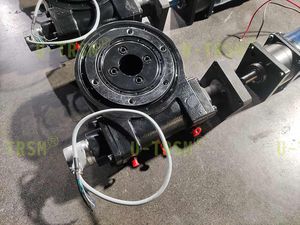 ウォームギア旋回駆動
