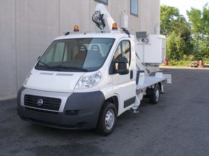 トラクター設置式高所作業車