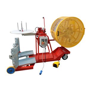 ケーブル巻き取り機