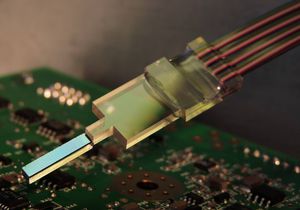導波管から繊維光転移器 1