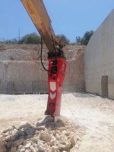 油圧式割岩機 1