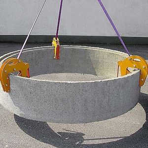 コンクリート製マンホールクランプ 1